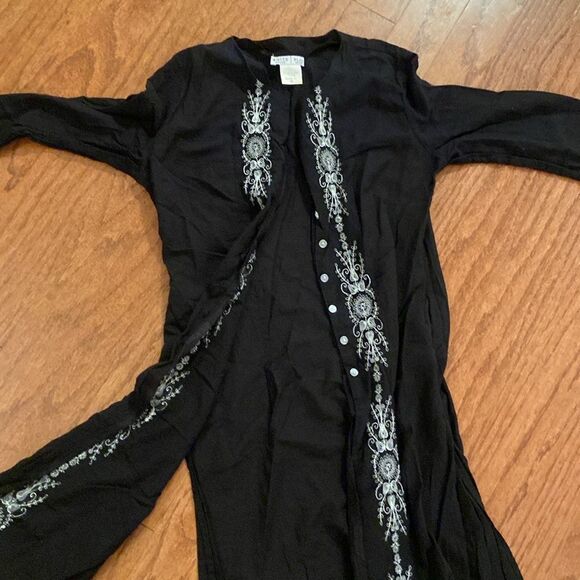 White House BlackMarket size medium cover, black with white stitching - Picture 9 of 10